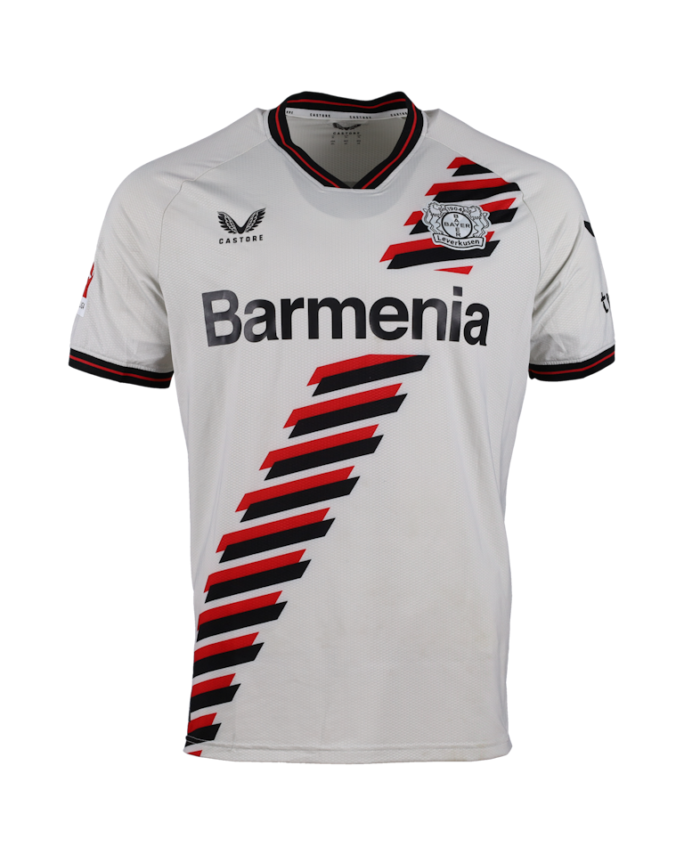 Jonathan Tah Bayer Leverkusen のシャツ