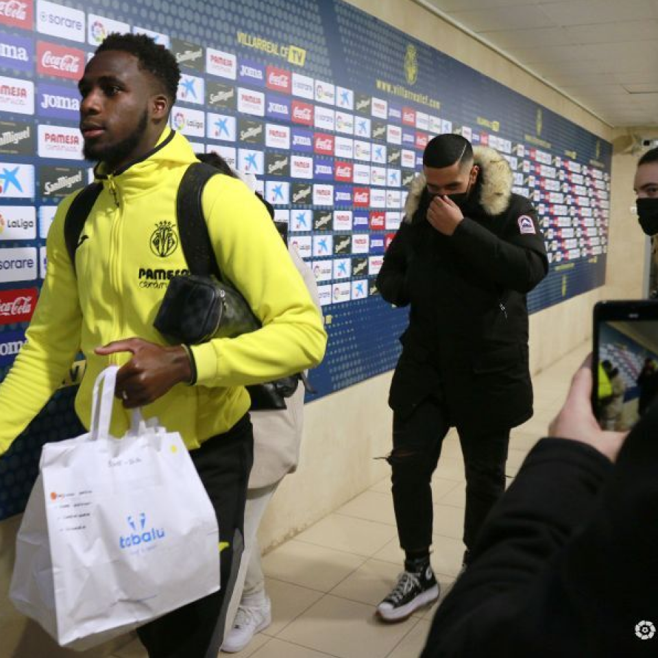 2 VIP tickets and prematch Tour/Experience For Villarreal - Sevilla