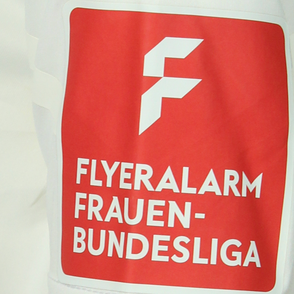 Selina Ostermeier SGS Essen W shirt