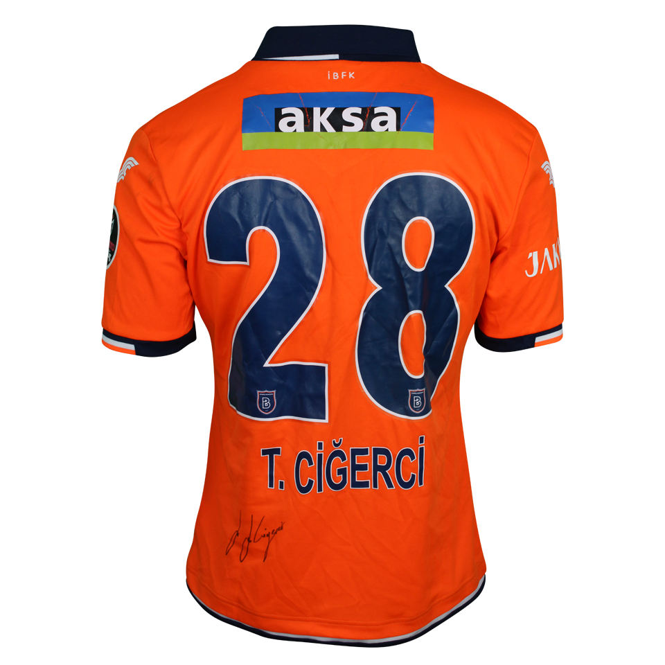 Tolga Ciğerci İstanbul Başakşehir forması