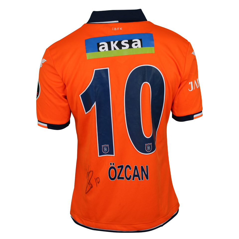 Berkay Özcan İstanbul Başakşehir forması