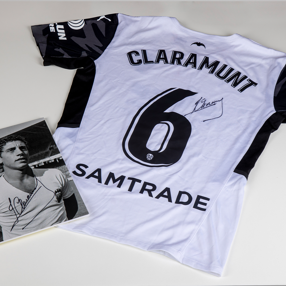 Signed Shirt and Photograph | Pepe Claramunt