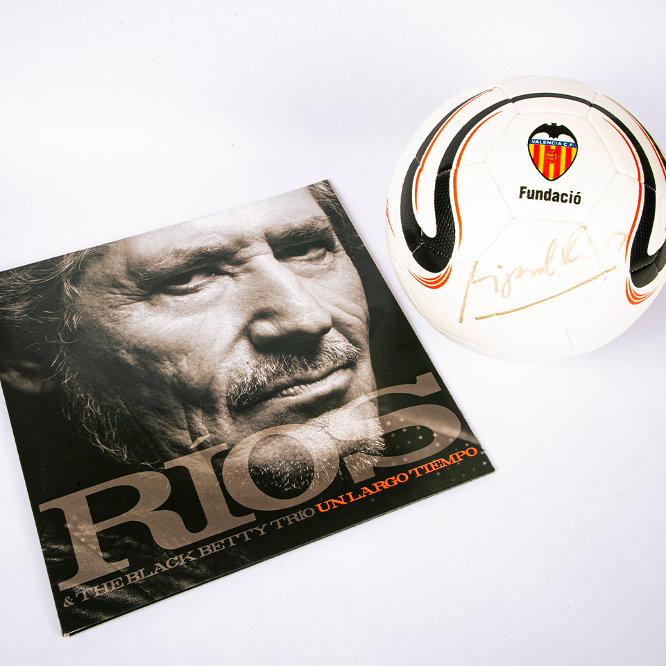 Signed Vinyl and Ball | Signed by Miguel Rios