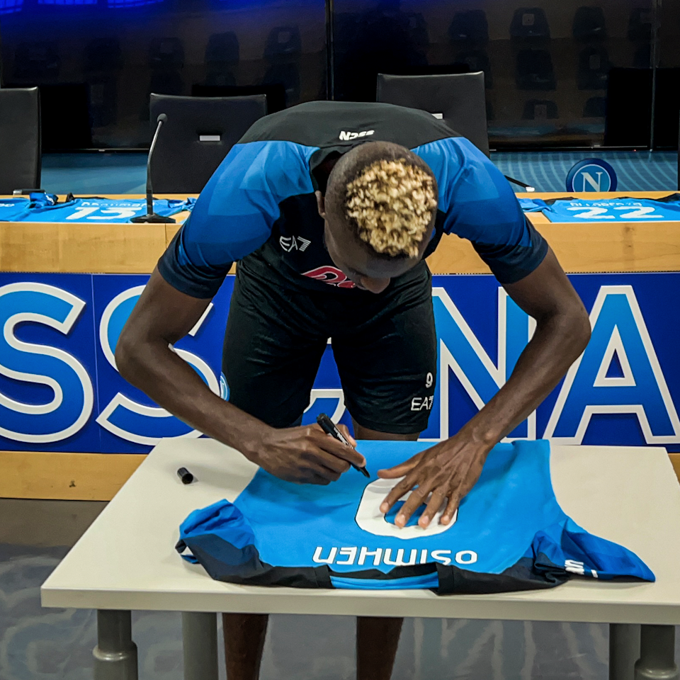 Victor Osimhen Napoli camisa.
