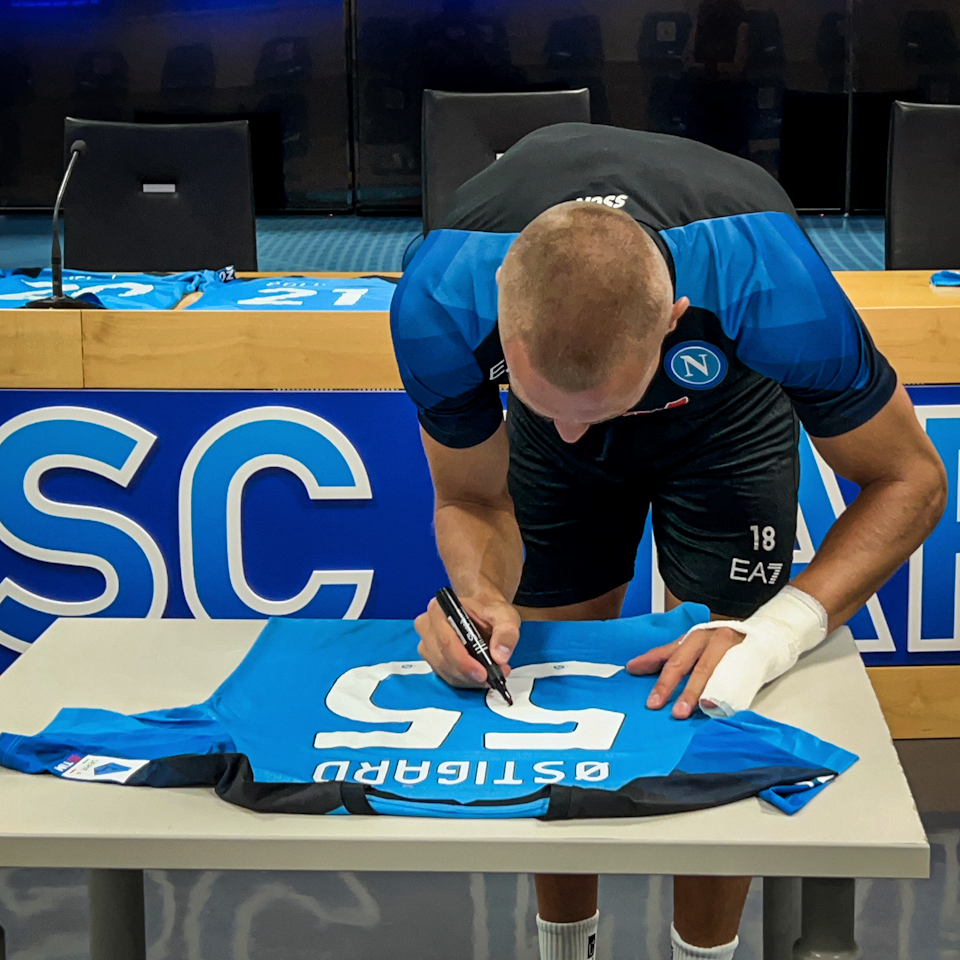 Leo Skiri Oestigaard Napoli shirt