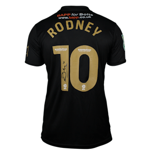 来自Rochdale的Devante Rodney球衣