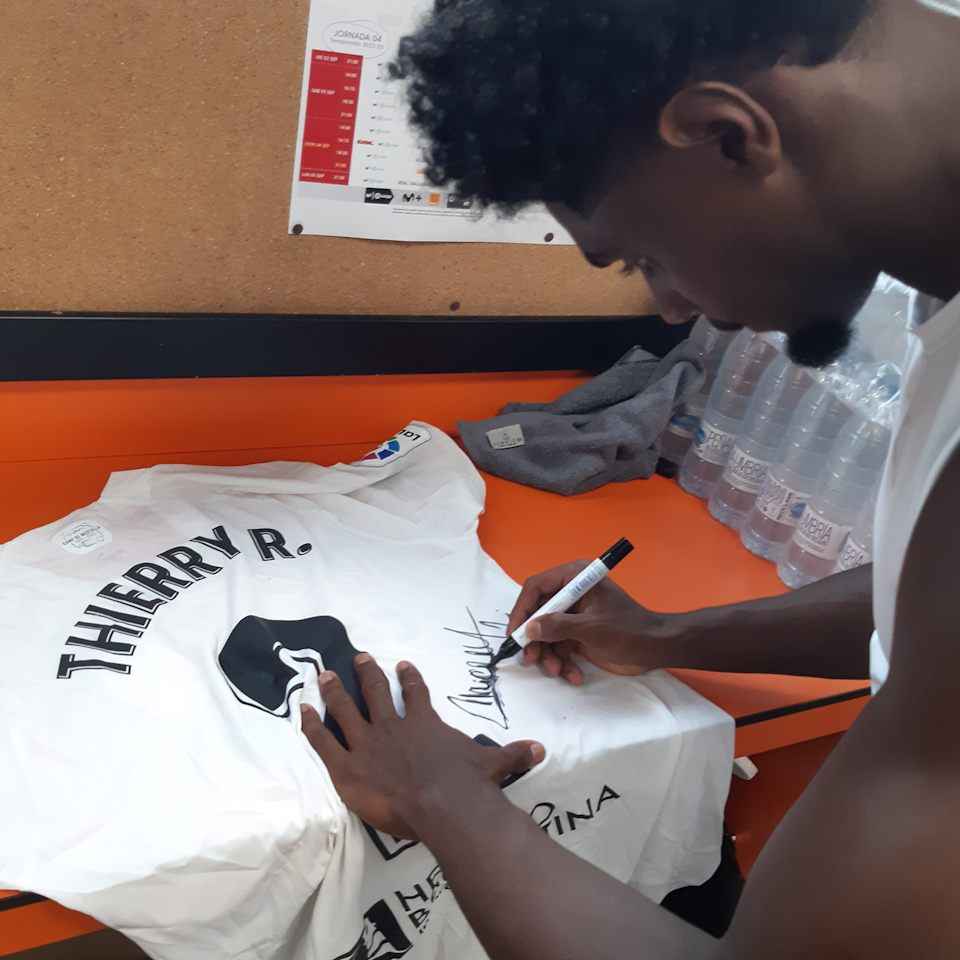 Thierry Correia Valencia CF shirt