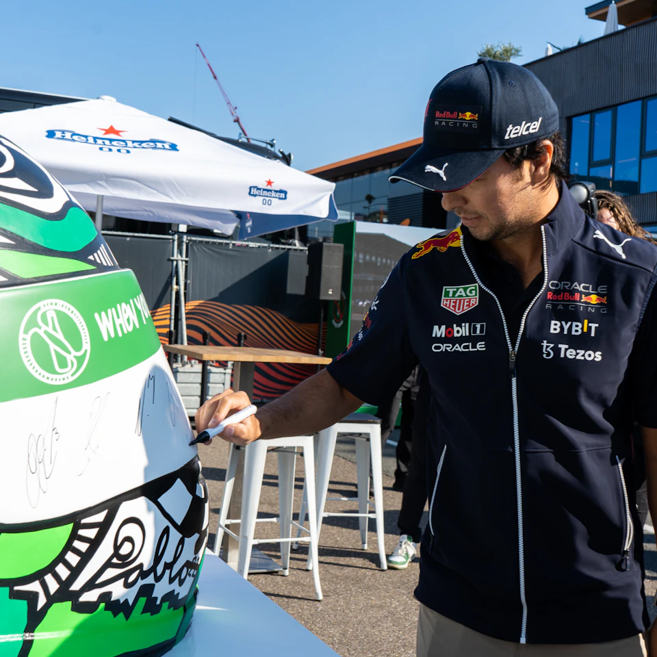 Heineken x Pablo Lücker: Unique Helmet Signed by F1 Drivers