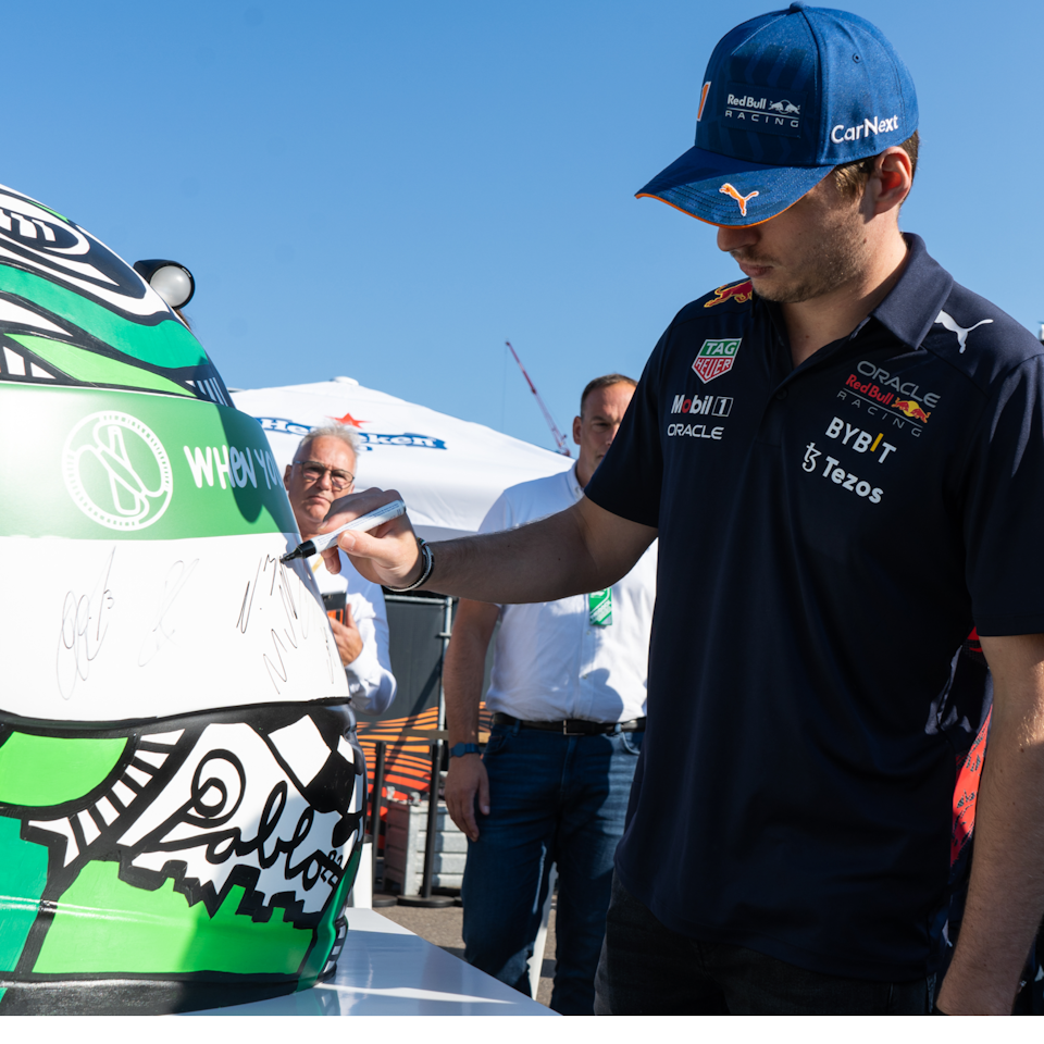 Heineken x Pablo Lücker: Unique Helmet Signed by F1 Drivers