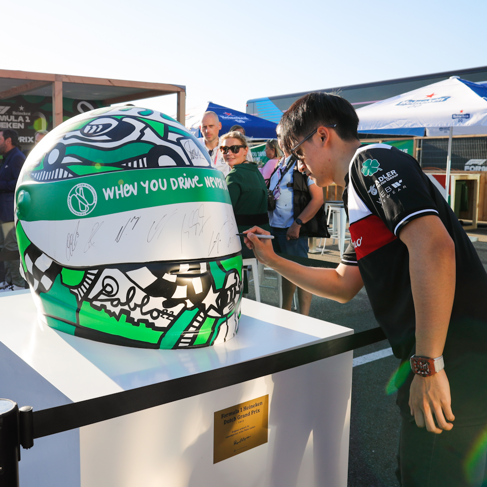Heineken x Pablo Lücker: Unique Helmet Signed by F1 Drivers