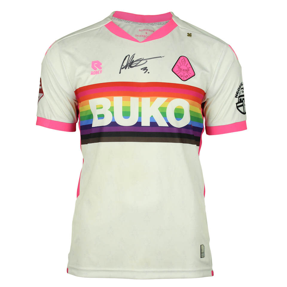 Mitch Apau Telstar jersey