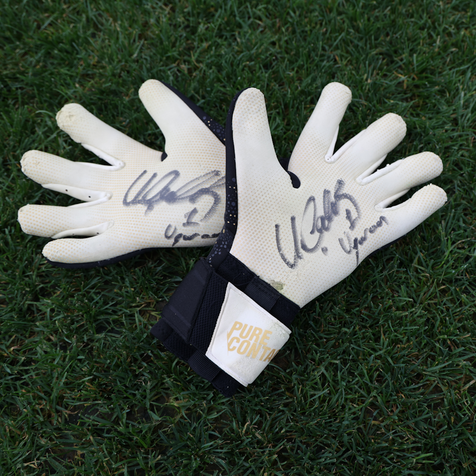 Signed Goalkeeper Gloves - Uğurcan Çakır