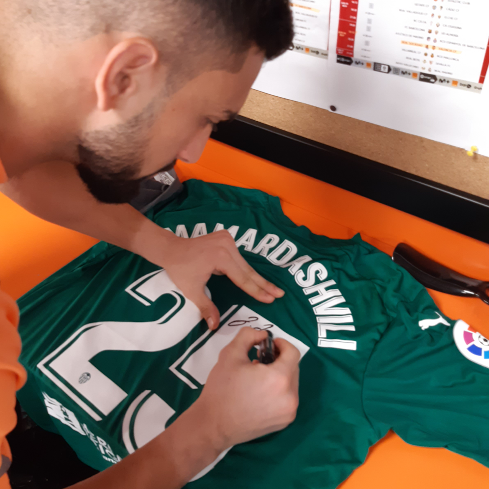 Giorgi Mamardashvili Valencia CF shirt