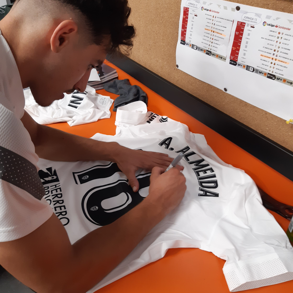 André Almeida Valencia CF shirt