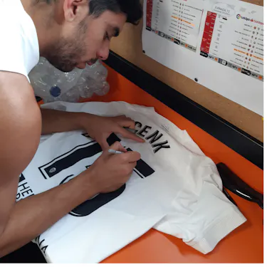 Camisola de Cenk Özkacar, Valencia CF