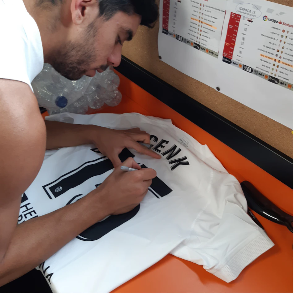 Camisola de Cenk Özkacar, Valencia CF