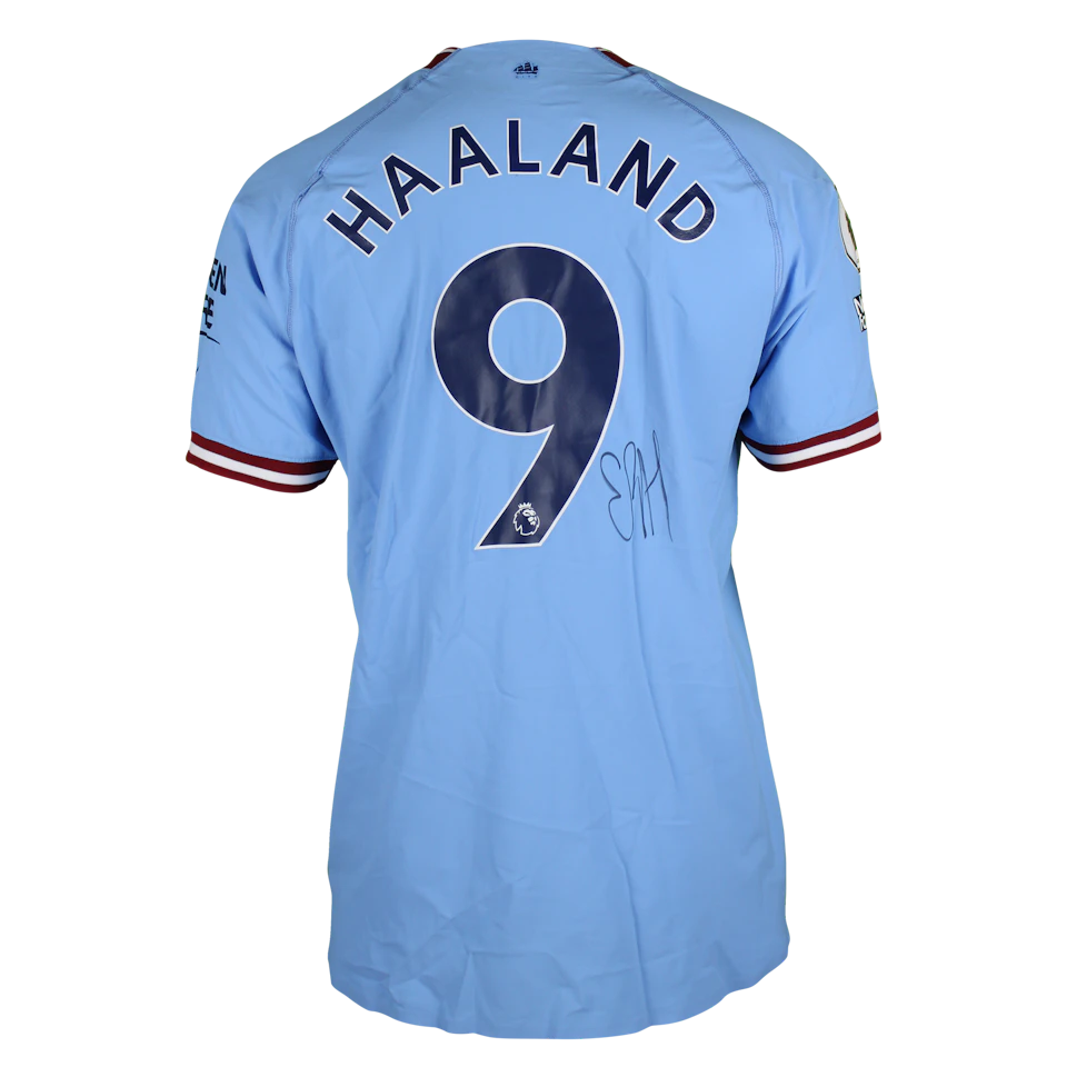 来自Manchester City的Erling Haaland球衣
