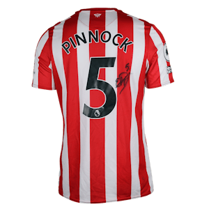 Brentford-Trikot von Ethan Pinnock 