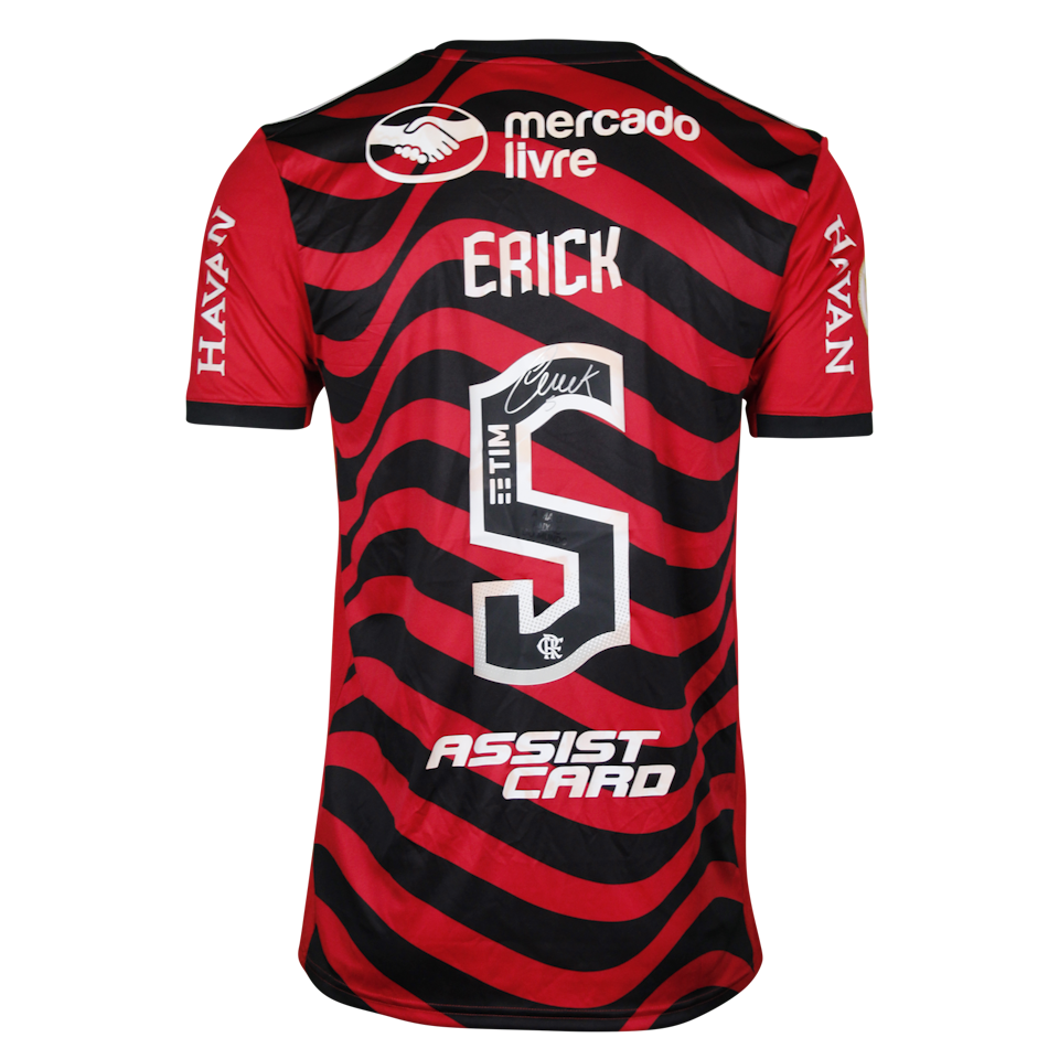 Erick Pulgar Flamengo shirt