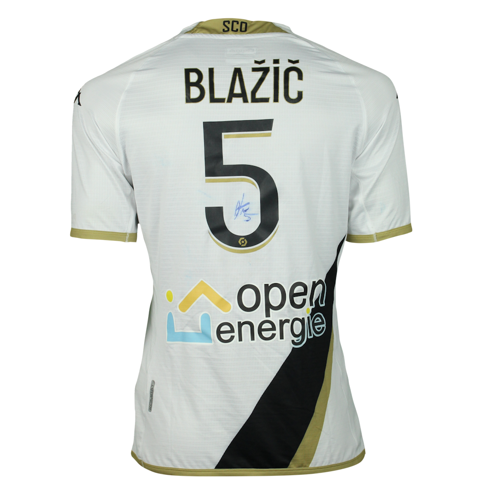 Miha Blažič Angers SCO のシャツ
