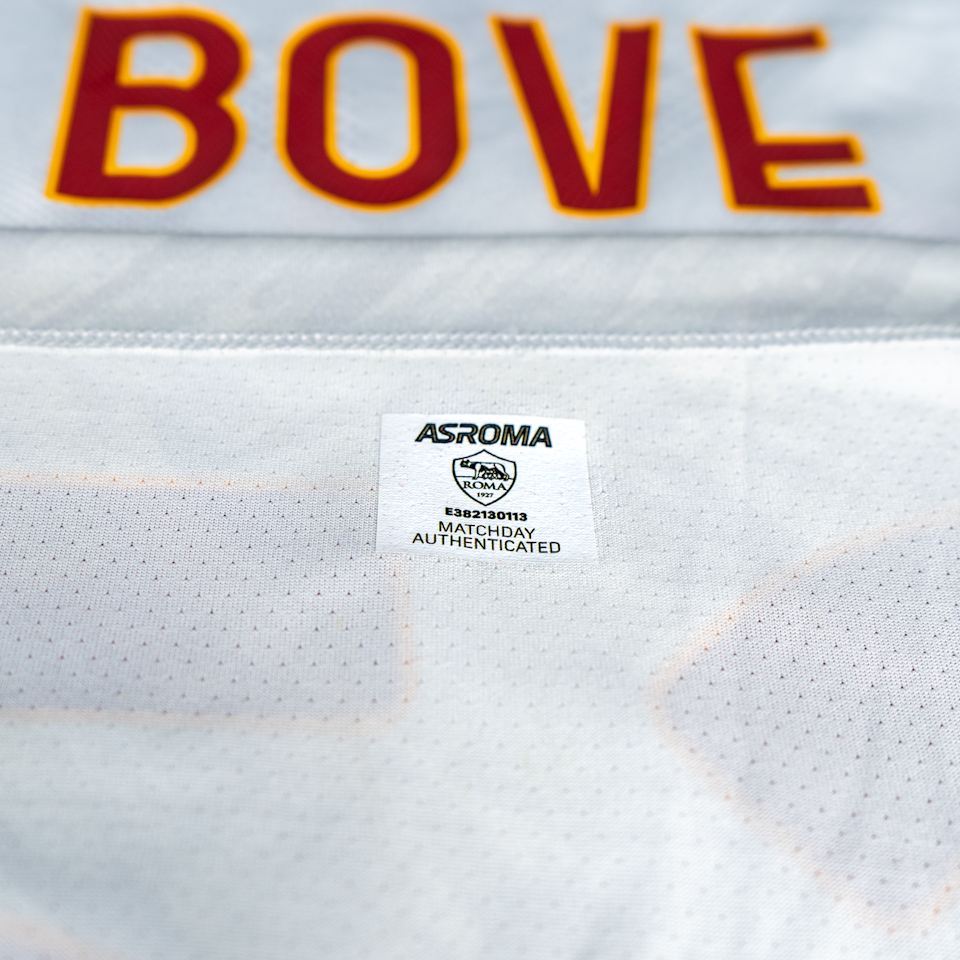 Edoardo Bove AS Roma shirt