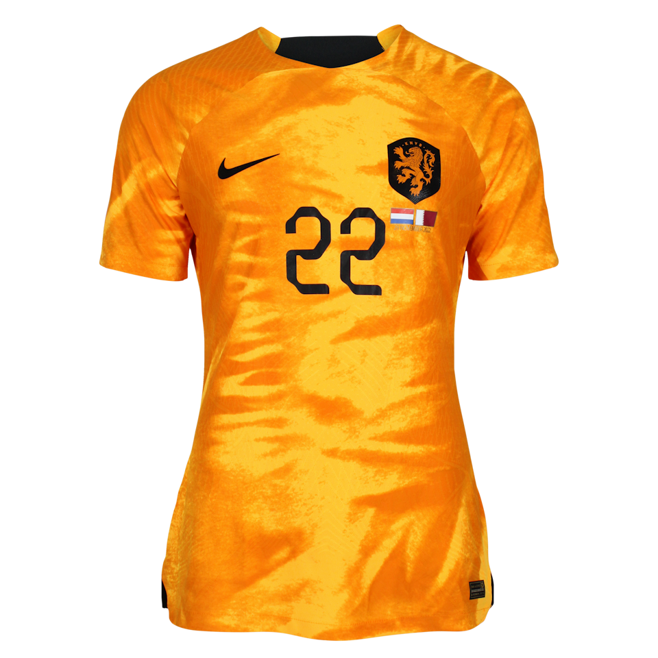 Denzel Dumfries Netherlands shirt