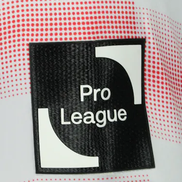 来自SV Zulte Waregem的Mamadou Sangare球衣