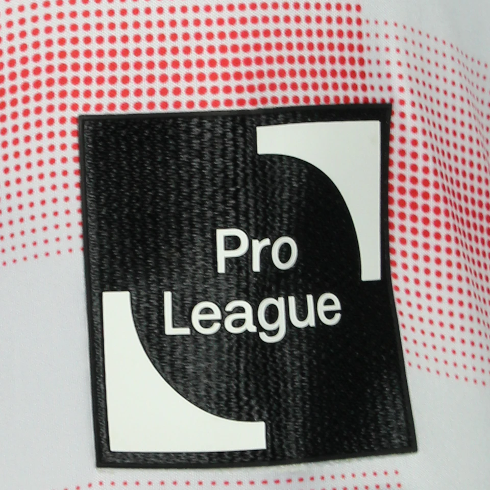 来自SV Zulte Waregem的Mamadou Sangare球衣