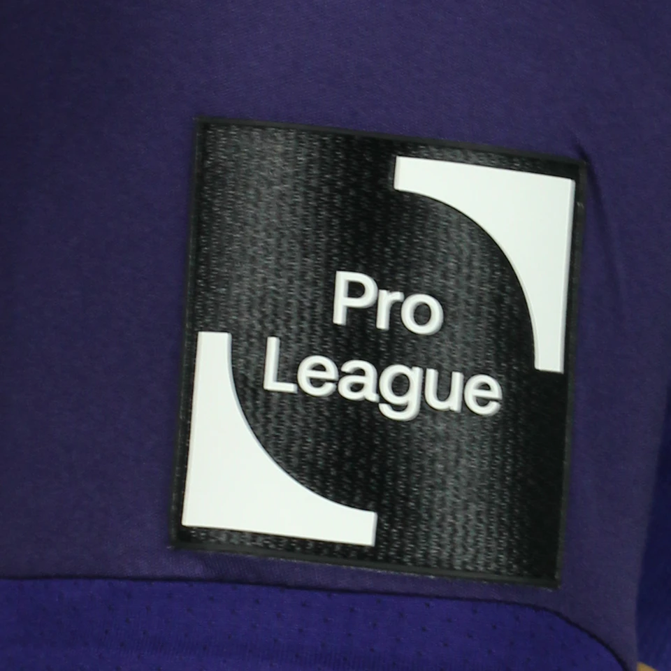 来自RSCA Futures的Theo Leoni球衣