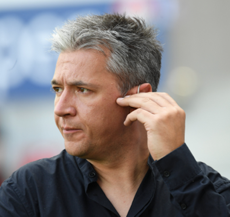 Luister naar de voetbalverhalen van Dave Peters en special guest