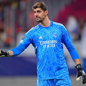 Match worn & signed shirt | Thibaut Courtois