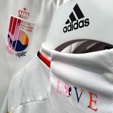 Squad signed World Cup shirt | Red Devils