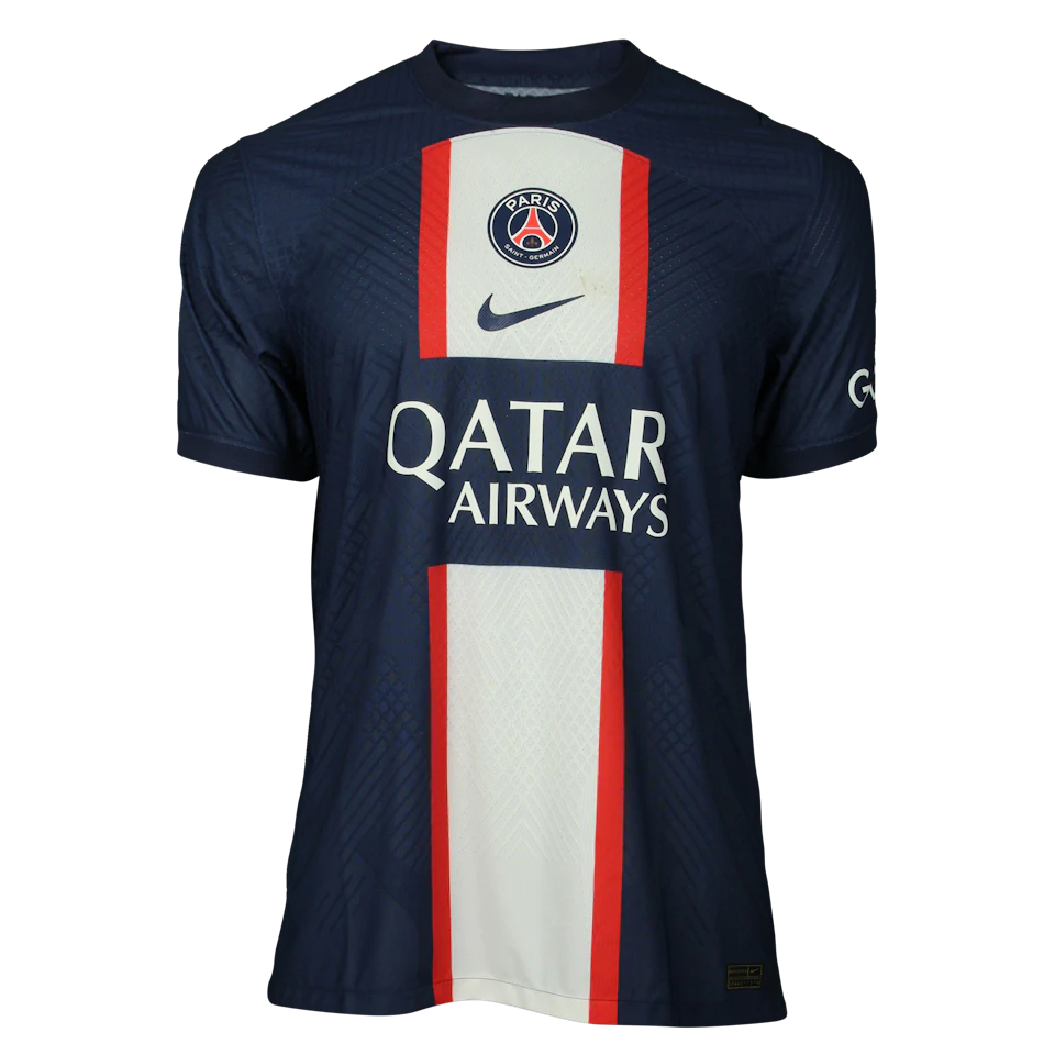 Paris Saint-Germain 팀의 Kylian Mbappé 셔츠