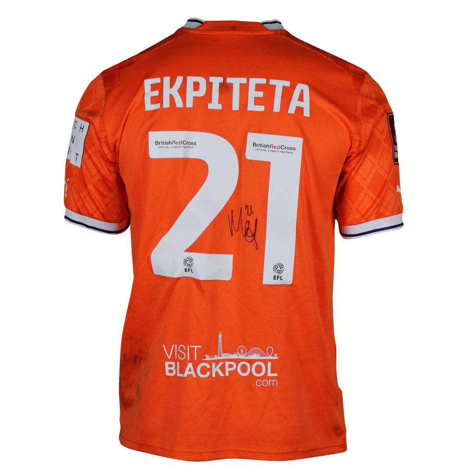 来自Blackpool的Marvin Ekpiteta球衣