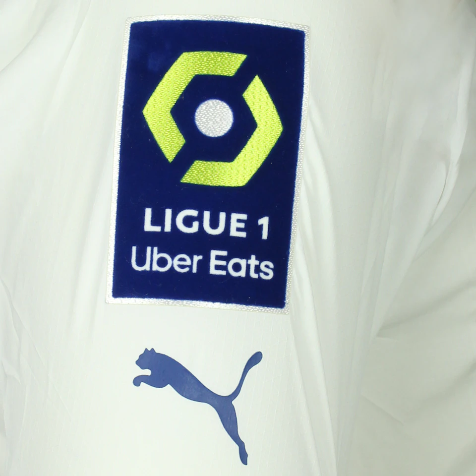 来自Olympique de Marseille的Salim Ben Seghir球衣