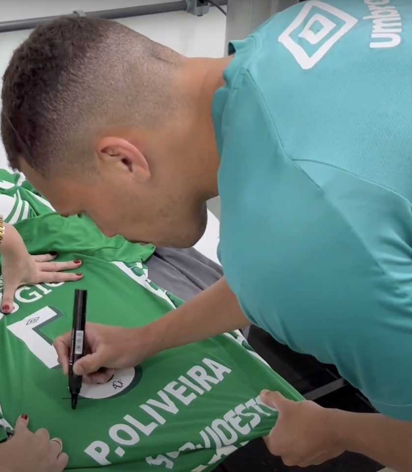 Pablo Oliveira Chapecoense shirt