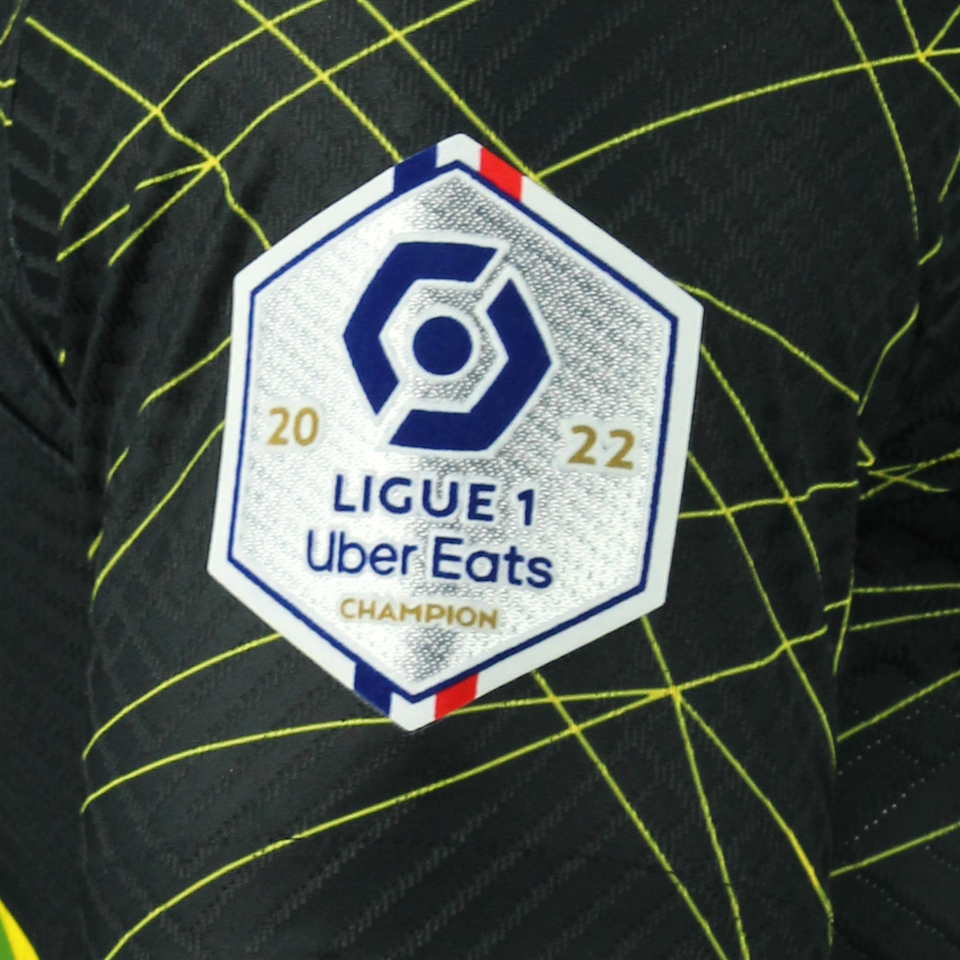 El Chadaille Bitshiabu Paris Saint-Germain のシャツ