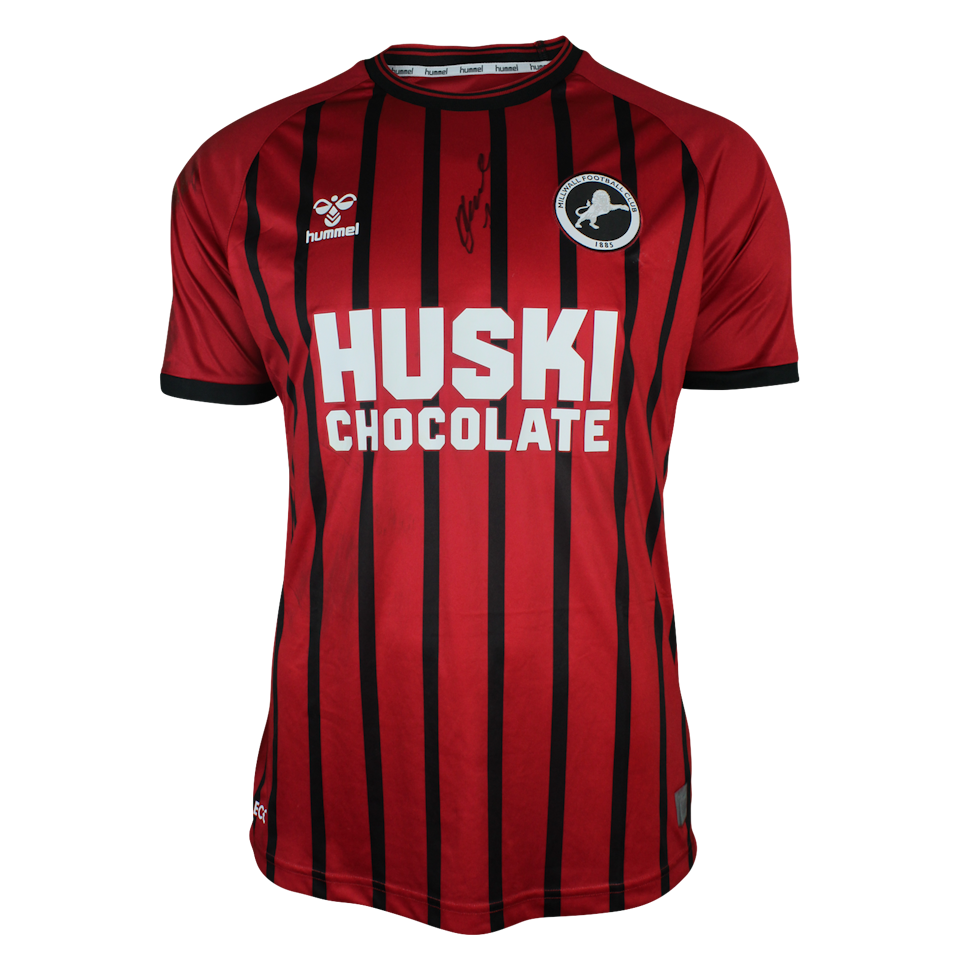 Millwall 팀의 Oliver Burke 셔츠