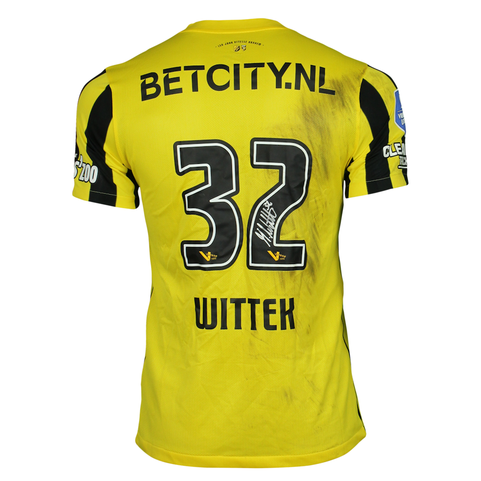 Maximilian Wittek Vitesse shirt