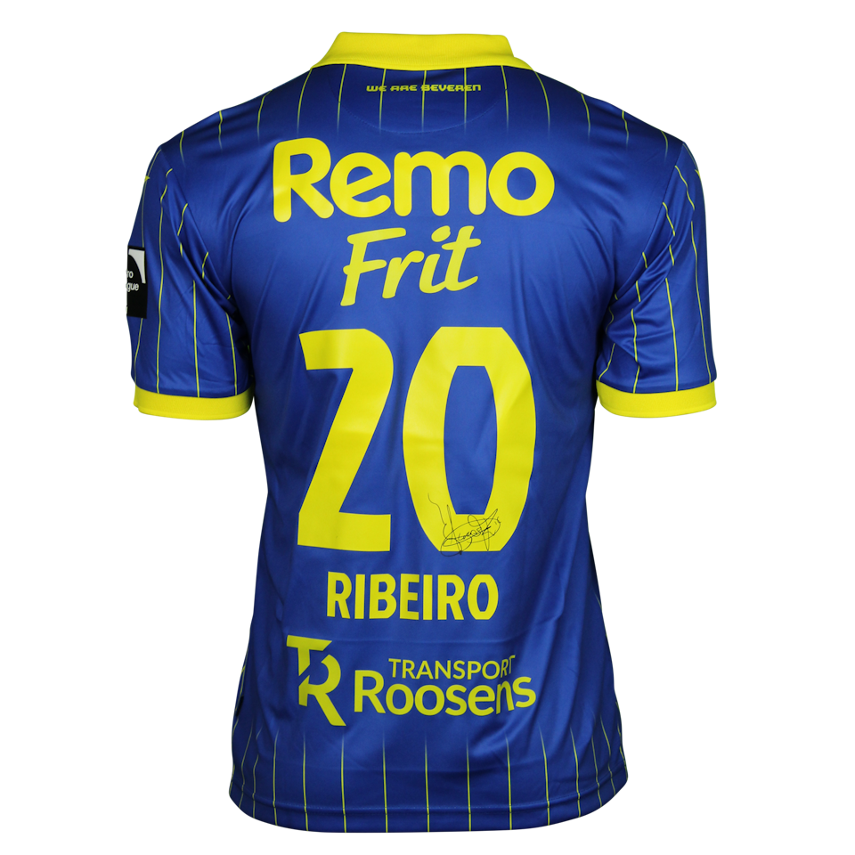 Lucas Ribeiro Costa S.K. Beveren camisa.