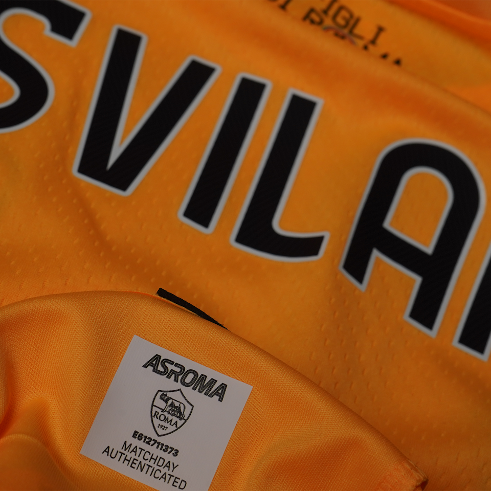 Mile Svilar AS Roma shirt