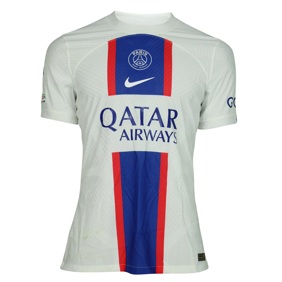 Paris Saint-Germain 팀의 Kylian Mbappé 셔츠