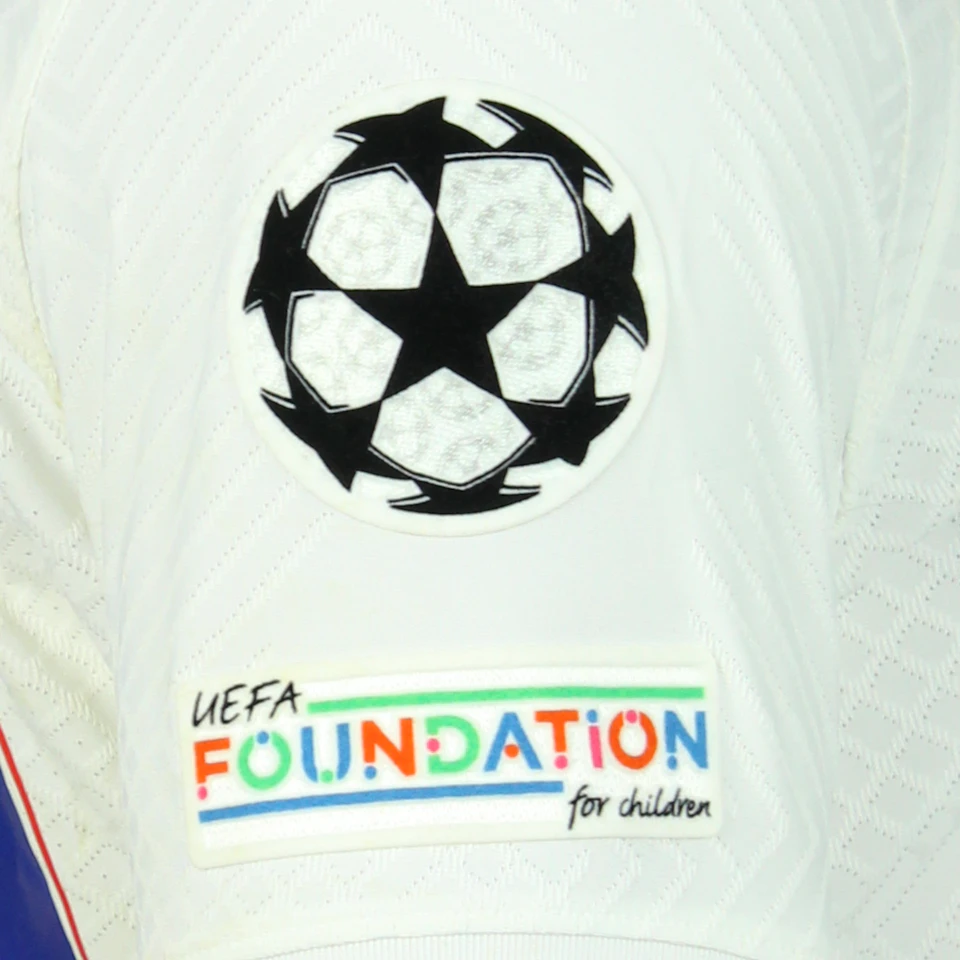 来自Paris Saint-Germain的Warren Zaïre-Emery球衣