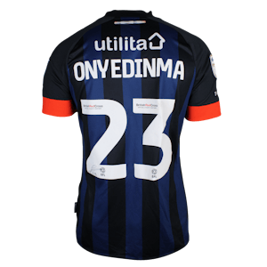 Fred Onyedinma Luton Town のシャツ