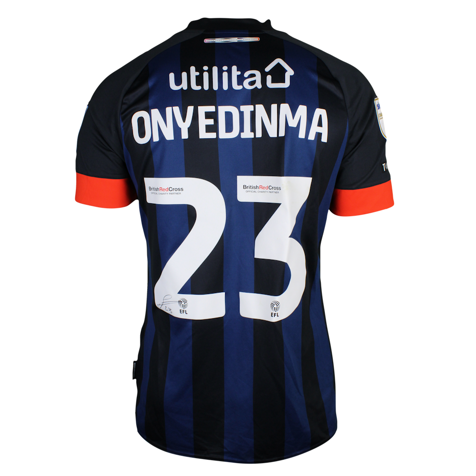 Fred Onyedinma Luton Town のシャツ
