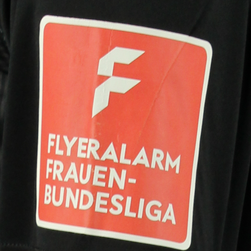 Anja Pfluger SGS Essen W shirt
