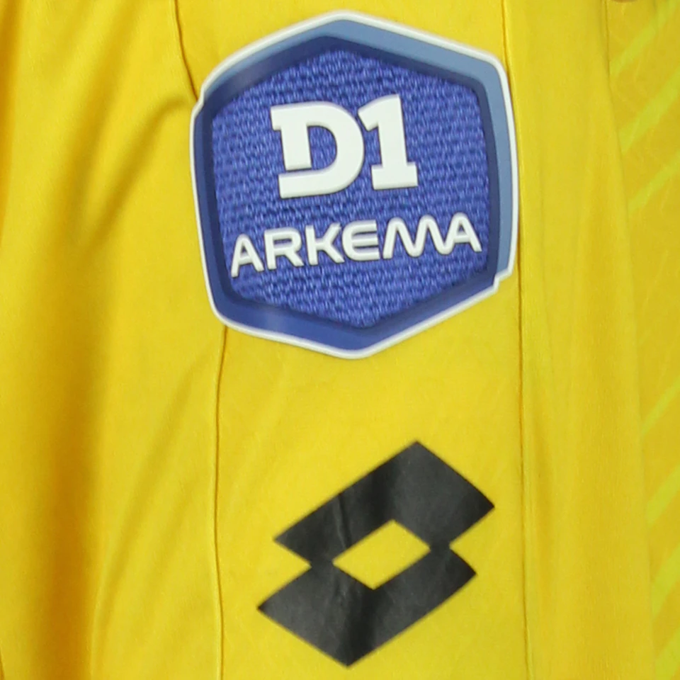 来自DFCO Féminin的Emily Burns球衣