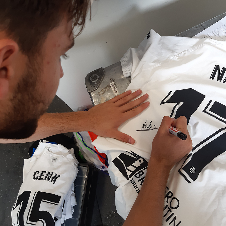 Nicolás González Iglesias Valencia CF shirt