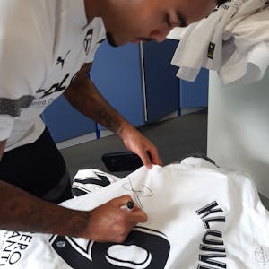 Justin Kluivert Valencia CF shirt