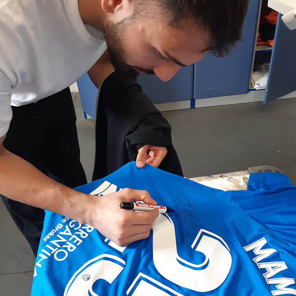 Giorgi Mamardashvili Valencia CF shirt